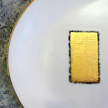 Gold/Platinum dinnerware 1 large