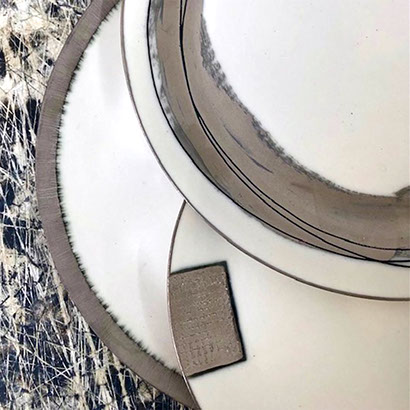 Gold/Platinum dinnerware 1 large