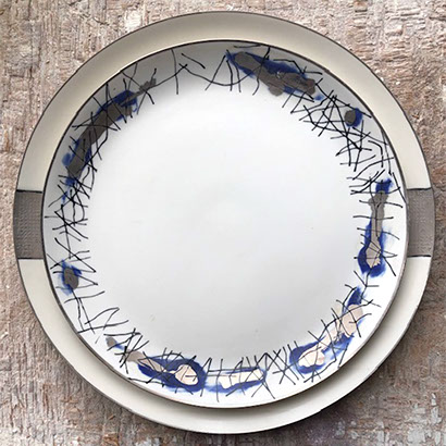 Gold/Platinum dinnerware 1 large