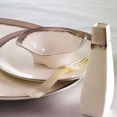 Gold/Platinum dinnerware 1 large